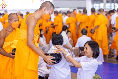 ภาพ No.126562:พิธีตักบาตร ในวันอาทิตย์ต้นเดือนที่ 3 มีนาคม พ.ศ. 2567 ณ บ้านแก้วเรือนทองคุณยายฯ วัดพระธรรมกาย