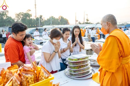 ภาพ No.116329:พิธีถวายภัตตาหารเป็นสังฆทาน แด่คณะพระธรรมยาตรา ปีที่ 12 วันที่ 21 มกราคม พ.ศ. 2567 ณ วัดโบสถ์(บน) บางคูเวียง จ.นนทบุรี