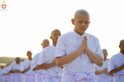 ภาพ No.133765:พิธีเวียนประทักษิณและพิธีวันทาเจดีย์ โครงการบรรพชาสามเณร ฟื้นฟูพระพุทธศาสนาทั่วไทย ณ วัดพระธรรมกาย วันเสาร์ที่ 6 เมษายน พ.ศ. 2567