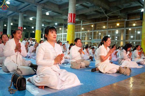 ภาพ No.187667:พิธีฉลองชัยสวดมนต์บทธัมมจักกัปปวัตนสูตร 7,000,000,000 จบ และพิธีสวดมนต์ข้ามปี วันที่ 31 ธันวาคม พ.ศ. 2567 ถึงวันที่ 1 มกราคม พ.ศ. 2568 ณ มหารัตนวิหารคด วัดพระธรรมกาย จ.ปทุมธานี