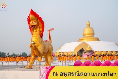 ภาพ No.198653:พระธรรมยาตราปฏิบัติธรรม และถ่ายภาพหมู่ประวัติศาสตร์ ณ อนุสรณ์สถานบางปลา วัดบางปลา อำเภอบางเลน จังหวัดนครปฐม ในโครงการธรรมยาตรา กตัญญูบูชา มหาปูชนียาจารย์ พระมงคลเทพมุนี(สด จนฺทสโร) พระผู้ปราบมาร อนุสรณ์สถาน 7 แห่ง ปีที่ 13 วันที่ 20 มกราคม พ.ศ. 2568