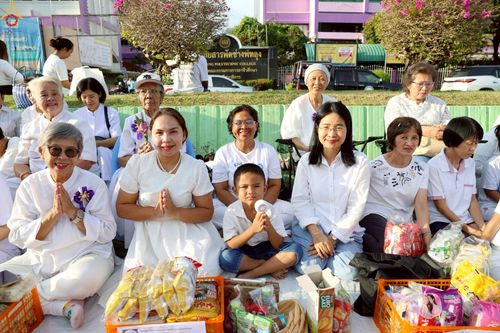 ภาพ No.235199:วันอาทิตย์ที่ 27 กรกฎาคม พ.ศ. 2568 พิธีตักบาตรพระ1,000 รูป ทำบุญเมืองพัทลุง ประธานสงฆ์ พระปริยัติวชิโรดม  เจ้าคณะจังหวัดพัทลุง ประธานฆราวาส นายรัฐศาสตร์ ชิดชู  ผู้ว่าราชการจังหวัดพัทลุง