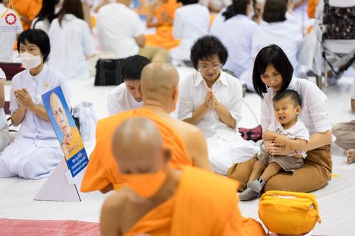 ภาพ No.101709:พิธีขอบรรพชา, พิธีขอสรณคมน์และศีล, พิธีถวายบาตร ในโครงการอุปสมบทหมู่ รุ่นบูชาธรรมมหาปูชนียาจารย์ ณ วัดพระธรรมกาย วันที่ 9 ธันวาคม พ.ศ. 2566