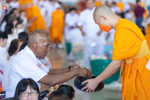 ภาพ No.124472:พิธีตักบาตรในวันมาฆบูชา ณ บ้านแก้วเรือนทองคุณยายฯ วัดพระธรรมกาย จ.ปทุมธานี วันเสาร์ที่ 24 กุมภาพันธ์ พ.ศ. 2567