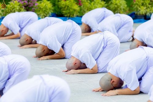 ภาพ No.228906:วันเสาร์ที่ 14 มิถุนายน พ.ศ. 2568 พิธีเวียนประทักษิณ , พิธีขอขมารับผ้าไตร ในโครงการบรรพชาอุปสมบทหมู่ ผู้บริหารรุ่นที่ 15 และ อุดมศึกษา รุ่นที่ 52 ณ โบสถ์พระไตรปิฎก วัดพระธรรมกาย