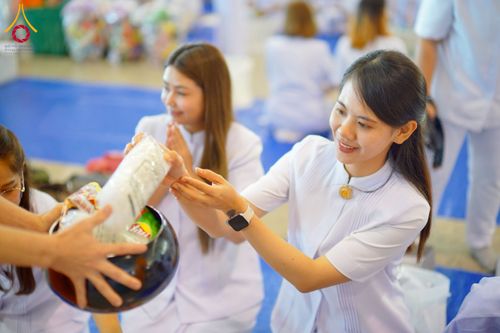 ภาพ No.277042:วันอาทิตย์ที่ 7 ธันวาคม พ.ศ. 2568 พิธีตักบาตรอาทิตย์ต้นเดือน ณ บ้านแก้วเรือนทองคุณยายฯ วัดพระธรรมกาย