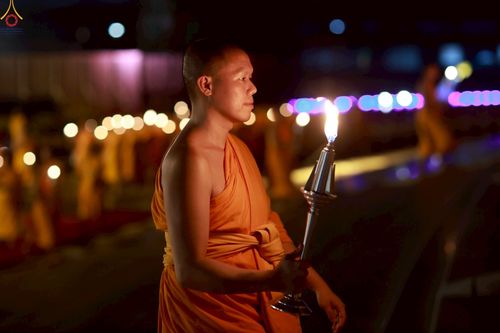 ภาพ No.253681:วันที่ 10 ตุลาคม พ.ศ. 2568 พิธีจุดประทีปบูชาพระผู้ปราบมาร, พิธีจุดประทีปบนพระมหาธรรมกายเจดีย์  20,000 ดวง เนื่องในวันคล้ายวันเกิดครบรอบ 141 ปี พระมงคลเทพมุนี (สด จนฺทสโร)