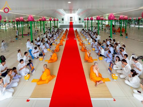 ภาพ No.244832:วันเสาร์ที่ 6 กันยายน พ.ศ. 2568 พิธีถวายบาตร บรรพชา อุปสมบทของนาคธรรมทายาท โครงการอุปสมบทหมู่บูชาธรรมครบรอบ 108 ปี  วันครูผู้ค้นพบวิชชาธรรมกาย ณ โบสถ์พระไตรปิฎก วัดพระธรรมกาย