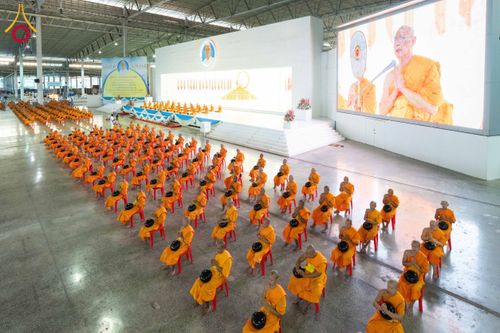 ภาพ No.209379:วันอาทิตย์ที่ 2 มีนาคม พ.ศ. 2568 พิธีตักบาตร ข้าวสารอาหารแห้ง ณ บ้านแก้วเรือนทองคุณยายฯ สภาธรรมกายสากล วัดพระธรรมกาย