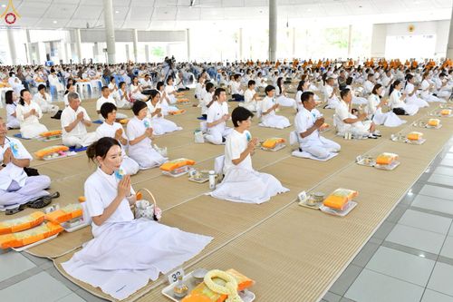 ภาพ No.229725:วันที่ 25 มิถุนายน พ.ศ. 2568 (แรม 15 ค่ำ เดือน 7) พิธีบุพเปตพลี ครั้งที่ 166 ร่วมอุทิศบุญแด่หมู่ญาติที่ล่วงลับไปแล้ว และสืบทอดอายุพระพุทธศาสนา ณ หอฉันคุณยายอาจารย์ฯ วัดพระธรรมกาย