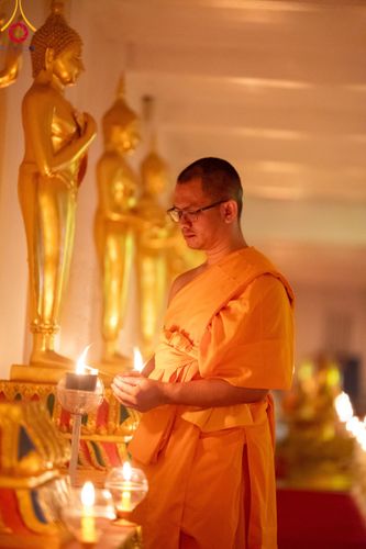 ภาพ No.112060:พิธีจุดประทีปถวายเป็นพุทธบูชา และบูชาธรรมมหาปูชนียาจารย์ พระมงคลเทพมุนี(สด จนฺทสโร) ในโครงการธรรมยาตรา กตัญญูบูชา มหาปูชนียาจารย์ พระมงคลเทพมุนี(สด จนฺทสโร) พระผู้ปราบมาร อนุสรณ์สถาน 7 แห่ง ปีที่ 12 วันที่ 14 มกราคม พ.ศ. 2567 ณ วัดสองพี่น้อง อ.สองพี่น้อง