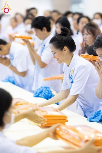 ภาพ No.134351:พิธีทอดผ้าป่าสมทบ มหาสังฆทาน 10,000 วัด ทั่วไทย วันอาทิตย์ต้นเดือนที่ 7 เมษายน พ.ศ.2567 ณ ห้องแก้วสารพัดนึก 1 สภาธรรมกายสากล  วัดพระธรรมกาย จ.ปทุมธานี