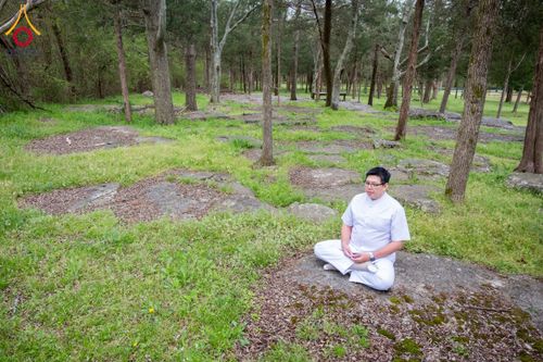 ภาพ No.135517:พิธีเจริญพระพุทธมนต์สมโภช แก้วบรมจักรพรรดิรัตนอนันต์ สถาปนาอาคารปฏิบัติธรรม แก้วธรรมชัยรัตนอนันต์ บูชาธรรมเนื่องในโอกาสอายุวัฒนมงคล 80 ปี หลวงพ่อธัมมชโย (22 เมษายน พ.ศ. 2567) วันพุธที่ 3 เมษายน พ.ศ. 2567 ณ วัดพระธรรมกายเทนเนสซี ประเทศสหรัฐอเมริกา