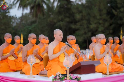 ภาพ No.109621:พิธีจุดประทีปถวายเป็นพุทธบูชา และบูชาธรรมมหาปูชนียาจารย์ วันที่ 10 มกราคม พ.ศ. 2567 ณ อนุสรณ์สถานคลองบางนางแท่น อ.สามพราน จ.นครปฐม