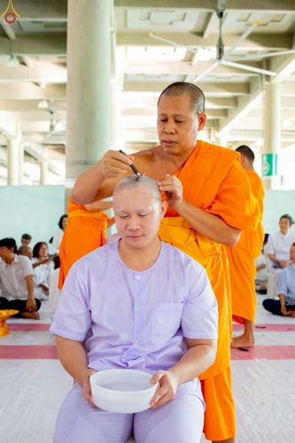 ภาพ No.228564:วันเสาร์ที่ 7 มิถุนายน พ.ศ. 2568 พิธีปลงผมโครงการอุปสมบทหมู่ธรรมทายาท ระดับอุดมศึกษา รุ่นที่ 52 ภาคฤดูฝน ณ วิหารคด 9 วัดพระธรรมกาย