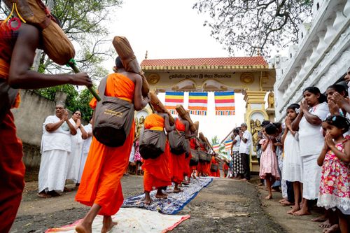 ภาพ No.226297:วันที่ 7-10 พฤษภาคม พ.ศ. 2568 โครงการเดินธรรมยาตรา สยาม-ลังกา ธรรมยาตรา ฉลองเทศกาลวิสาขบูชาแห่งชาติ ศรีลังกา บูชาธรรม 81 ปี หลวงพ่อธัมมชโย เมืองนูวราอิลิยา ประเทศศรีลังกา