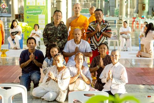 ภาพ No.243002:วันที่ 31 สิงหาคม พ.ศ. 2568 พิธีตัดปอยผมและปลงผม โครงการอุปสมบทหมู่บูชาธรรม ครบรอบ 108 ปี วันครูผู้ค้นพบวิชชาธรรมกาย ณ วัดพระธรรมกาย