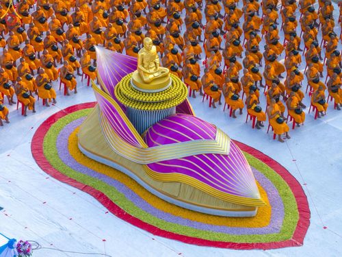 ภาพ No.112748:พิธีตักบาตรพระธรรมยาตราฯ ณ วัดสองพี่น้อง จ.สุพรรณบุรี วันที่ 15 มกราคม พ.ศ. 2567