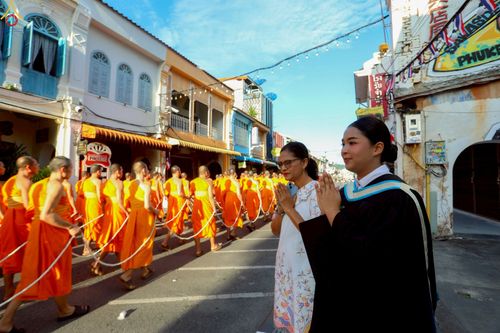 ภาพ No.248766:วันที่ 20 กันยายน พ.ศ. 2568 พิธีอัญเชิญรูปหล่อหลวงปู่วัดปากน้ำ ภาษีเจริญ จากวัดมงคลนิมิตร พระอารามหลวง เพื่อประดิษฐาน ณ วิหารพระมงคลเทพมุนี (สด จนฺทสโร)  ศูนย์ปฏิบัติธรรมภูเก็ต จ.ภูเก็ต