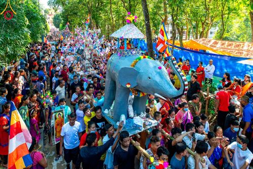 ภาพ No.98655:พิธีทอดกฐินสมทบวัดกัลยาณมิตรต่างประเทศ ณ วัดราชบัณนะวิหาร เมืองรังกามาติ ประเทศบังกลาเทศ วันศุกร์ที่ 24 พฤศจิกายน พ.ศ. 2566