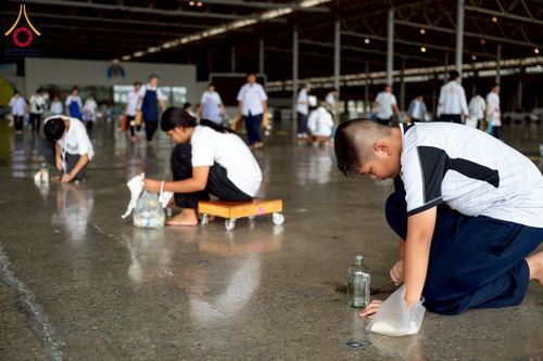 ภาพ No.217671:วันที่ 2-14 เมษายน พ.ศ. 2568 เจ้าหน้าที่เตรียมงานวันคุ้มครองโลก ชุดที่ 1 วัดพระธรรมกาย จ.ปทุมธานี