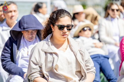 ภาพ No.62425:คณะศิษยานุศิษย์รวมใจสถาปนาและสมโภช ธรรมจักร เพื่ออัญเชิญประดิษฐาน ณ ยอดอุโบสถ 80 ปี หลวงพ่อธัมมชโย วัดพระธรรมกายนิวเจอร์ซี ประเทศสหรัฐอเมริกา  วันอาทิตย์ที่ 7 เมษายน พ.ศ. 2567