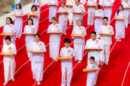 ภาพ No.277529:วันอาทิตย์ต้นเดือนที่ 7 ธันวาคม พ.ศ.2568 พิธีทอดผ้าป่าต้นสมบัติจักรพรรดิ ณ สภาธรรมกายสากล วัดพระธรรมกาย