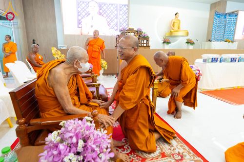 ภาพ No.212477:วันเสาร์ที่ 22 มีนาคม พ.ศ. 2568 พิธีถวายสังฆทานแด่คณะสงฆ์ 323 วัด ปีที่ 21 ครั้งที่ 175 พิธีมอบกองทุนหนุนแรงใจช่วยครูใต้ ปีที่ 18 ครั้งที่ 139 และพิธีทำบุญอุทิศส่วนกุศลให้ผู้วายชนม์ ณ ศูนย์ปฏิบัติธรรมภาคใต้ อำเภอบางกล่ำ จังหวัดสงขลา