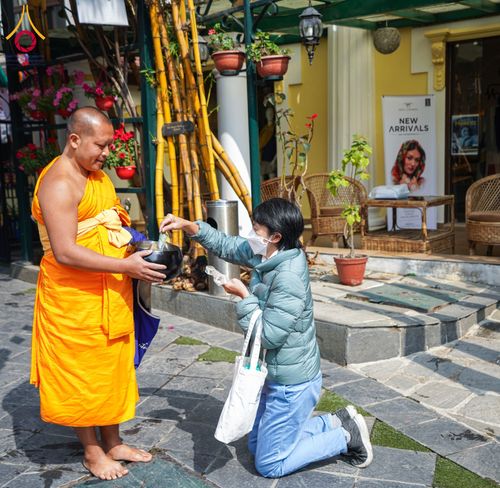 ภาพ No.132584:สามเณรเนปาล บิณฑบาต ย่านทาเมล เมืองกาฐมาณฑุ และเมืองปาฏัน ในโครงการบรรพชา 1,250 รูป ประเทศเนปาล วันที่ 20 มีนาคม พ.ศ. 2567