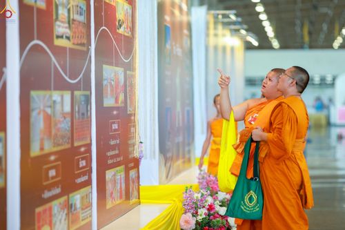 ภาพ No.235981:วันที่ 3 สิงหาคม พ.ศ. 2568 ภาพบรรยากาศ การต้อนรับปฎิสันถาร ของคณะสงฆ์ ในวันสมาธิโลก พิธีถวายมหาสังฆทาน 2,000 กว่าวัด ณ วัดพระธรรมกาย