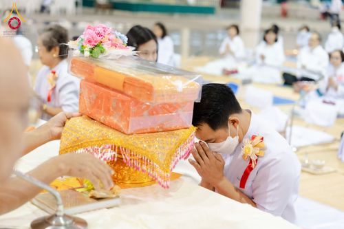 ภาพ No.203720:พิธีถวายภัตตาหารเป็นสังฆทาน แด่พระธรรมยาตรา ณ วัดพระธรรมกาย ตำบลคลองสาม อำเภอคลองหลวง จังหวัดปทุมธานี ในโครงการธรรมยาตรา กตัญญูบูชา มหาปูชนียาจารย์ พระมงคลเทพมุนี(สด จนฺทสโร) พระผู้ปราบมาร อนุสรณ์สถาน 7 แห่ง ปีที่ 13 วันที่ 30 มกราคม พ.ศ. 2568