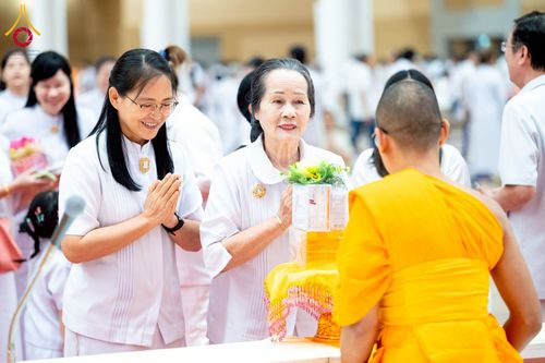 ภาพ No.239615:วันอาทิตย์ที่ 17 สิงหาคม พ.ศ. 2568 พิธีถวายคิลานเภสัช และอุปกรณ์ทางการแพทย์ แด่คณะสงฆ์ เนื่องในวันธรรมชัย ณ ห้องแก้วสารพัดนึก 2 สภาธรรมกายสากล วัดพระธรรมกาย