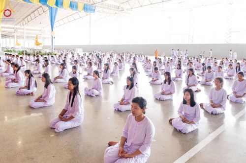 ภาพ No.123066:พิธีตักบาตร และพิธีบูชาข้าวพระ ในวันอาทิตย์ต้นเดือนที่ 4 กุมภาพันธ์ พ.ศ. 2567 ณ วัดพระธรรมกาย จ.ปทุมธานี