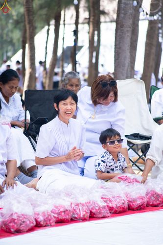 ภาพ No.287707:วันที่ 3 มกราคม พ.ศ. 2569 พิธีต้อนรับพระธรรมยาตรา ครั้งที่ 2 (ภาพชุดที่ 2) ในโครงการธรรมยาตรา กตัญญูบูชา มหาปูชนียาจารย์ พระมงคลเทพมุนี(สด จนฺทสโร) พระผู้ปราบมาร อนุสรณ์สถาน 7 แห่ง ปีที่ 14 ณ อนุสรณ์สถานมหาวิหารพระมงคลเทพมุนี (โลตัสแลนด์) อ.สองพี่น้อง จ.