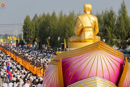 ภาพ No.299712:วันที่ 18 มกราคม พ.ศ. 2569 พิธีต้อนรับพระธรรมยาตรา (ภาพชุดที่ 2) ณ อนุสรณ์สถานลำดับที่ 5  สถานที่เผยแผ่วิชชาธรรมกายครั้งแรก อนุสรณ์สถานบางปลา วัดบางปลา อำเภอบางเลน จังหวัดนครปฐม ในโครงการธรรมยาตรา กตัญญูบูชา มหาปูชนียาจารย์ พระมงคลเทพมุนี(สด จนฺทสโร) พระ