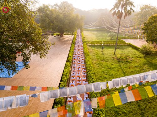 ภาพ No.314069:วันจันทร์ที่ 16 มีนาคม พ.ศ. 2569 พิธีเวียนเทียนประทักษิณ และพิธีบรรพชาสามเณร 500 รูป ณ วิหารมายาเทวี ประเทศเนปาล