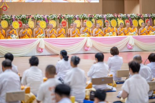 ภาพ No.153331:พิธีมุทิตาสักการะ พระภิกษุ-สามเณร ผู้สอบไล่ได้เปรียญธรรม ประโยค 1-2 ถึงประโยค ป.ธ.9 และบาลีศึกษา ประโยค1-2 ถึง บ.ศ.9 , พิธีมอบดวงแก้วสามเณรผู้ทรงบาลีไวยากรณ์ วัดพระธรรมกาย และ ศูนย์ส่งเสริมศีลธรรมในประเทศและต่างประเทศ วันอาทิตย์ที่ 8 กันยายน พ.ศ.2567
