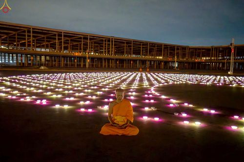 ภาพ No.241113:วันพุธที่ 27 สิงหาคม พ.ศ. 2568 พิธีจุดประทีป ในวันธรรมชัย ณ วัดพระธรรมกาย