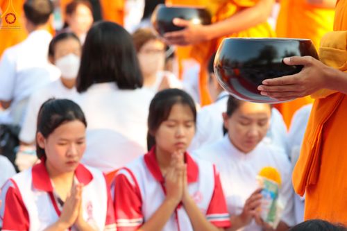 ภาพ No.116175:พิธีตักบาตรพระธรรมยาตรา ณ อนุสรณ์สถานลำดับที่ 4 สถานที่เกิดด้วยกายธรรม วัดโบสถ์(บน) จ.นนทบุรี วันที่ 21 มกราคม พ.ศ. 2567