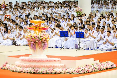 ภาพ No.167627:พิธีตักบาตรและพิธีบูชาข้าวพระ ในวันอาทิตย์ที่ 3 พฤศจิกายน พ.ศ. 2567 ณ วัดพระธรรมกาย