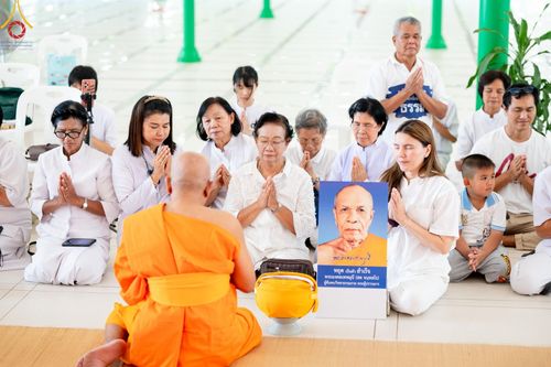 ภาพ No.159836:พิธีตัดปอยผมปลงผมนาคธรรมทายาท, พิธีบรรพชาอุปสมบทหมู่ โครงการอุปสมบทหมู่บูชาธรรม 140 ปี พระมงคลเทพมุนี (สด จนฺทสโร) ณ โบสถ์พระไตรปิฏก วัดพระธรรมกาย วันเสาร์ที่ 5 ตุลาคม พ.ศ. 2567