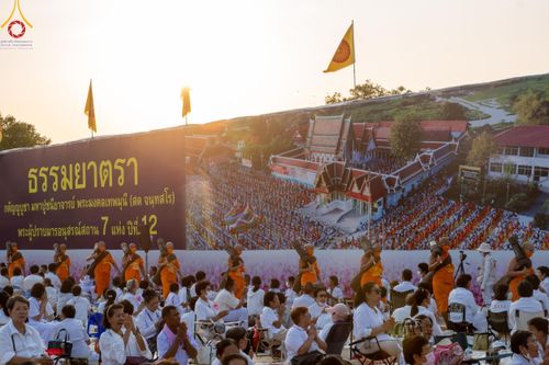 ภาพ No.110523:พิธีต้อนรับพระธรรมยาตรา ในโครงการธรรมยาตรากตัญญูบูชา มหาปูชนียาจารย์ พระมงคลเทพมุนี(สด จนฺทสโร) พระผู้ปราบมาร อนุสรณ์สถาน 7 แห่ง ปีที่ 12 วันที่ 11 มกราคม พ.ศ. 2567 ณ อนุสรณ์สถานลำดับที่ 3 สถานที่เกิดใหม่ในเพศสมณะ วัดสองพี่น้อง จ.สุพรรณบุรี