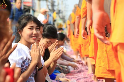 ภาพ No.120150:พิธีต้อนรับพระธรรมยาตรา ในโครงการธรรมยาตรา กตัญญูบูชา มหาปูชนียาจารย์ พระมงคลเทพมุนี(สด จนฺทสโร) พระผู้ปราบมาร อนุสรณ์สถาน 7 แห่ง ปีที่ 12 วันที่ 28 มกราคม พ.ศ. 2567 ณ วัดพระธรรมกาย จ.ปทุมธานี