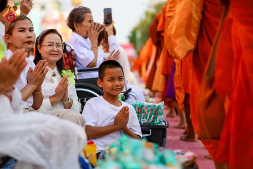ภาพ No.312841:วันอาทิตย์ที่ 8 มีนาคม พ.ศ.2569 ทำบุญเมืองนครราชสีมา 558 ปี ตักบาตรพระ 10,000 รูป (ภาพชุดที่ 2)