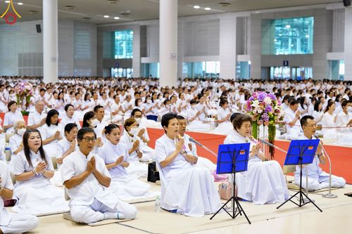 ภาพ No.143529:พิธีตักบาตร ข้าวสารอาหารแห้ง ณ บ้านแก้วเรือนทองคุณยายฯ และ พิธีบูชาข้าวพระ  ณ สภาธรรมกายสากล วัดพระธรรมกาย วันอาทิตย์ที่ 7 กรกฎาคม พ.ศ. 2567