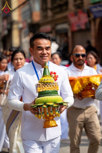 ภาพ No.129846:พิธีตัดปอยผมและแห่นาคธรรมทายาท ในโครงการบรรพชา 1,250 รูป ณ แดนประสูติ สวนลุมพินี ประเทศเนปาล วันที่ 2 มีนาคม พ.ศ. 2567