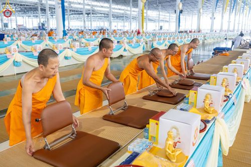 ภาพ No.60657:V.38 ทุ่มพลังเพื่อพ่อครบ 80 ปี ภาพการเตรียมงานของหน่วยงานต่างๆ เพื่อพิธีฉลองอายุวัฒนมงคล 80 ปี หลวงพ่อธัมมชโย และรับถวายมหาสังฆทาน 10,000 กว่าวัดทั่วประเทศ ในวันคุ้มครองโลก วันจันทร์ที่ 22 เมษายน พ.ศ. 2567