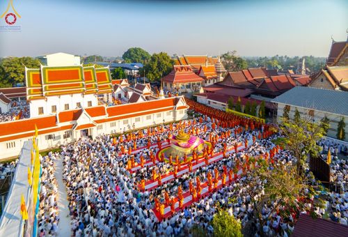 ภาพ No.197773:พิธีตักบาตรพระธรรมยาตรา ณ อนุสรณ์สถานลำดับที่ 4 สถานที่เกิดด้วยกายธรรม วัดโบสถ์(บน) ต.บางคูเวียง จ.นนทบุรี ในโครงการธรรมยาตรา กตัญญูบูชา มหาปูชนียาจารย์ พระมงคลเทพมุนี(สด จนฺทสโร) พระผู้ปราบมาร อนุสรณ์สถาน 7 แห่ง ปีที่ 13 วันที่ 19 มกราคม พ.ศ. 2568