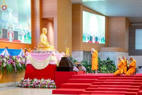 ภาพ No.154407:พิธีบูชาครูผู้ค้นพบวิชชาธรรมกาย ณ สภาธรรมกายสากล วัดพระธรรมกาย วันอังคารที่ 17 กันยายน พ.ศ. 2567