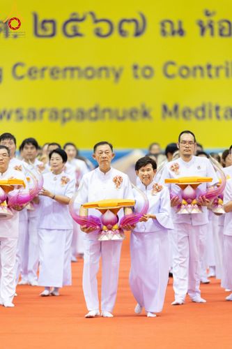 ภาพ No.134438:พิธีทอดผ้าป่าสมทบ มหาสังฆทาน 10,000 วัด ทั่วไทย วันอาทิตย์ต้นเดือนที่ 7 เมษายน พ.ศ.2567 ณ ห้องแก้วสารพัดนึก 1 สภาธรรมกายสากล  วัดพระธรรมกาย จ.ปทุมธานี